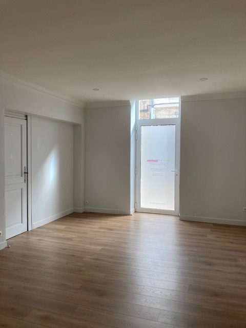 Local professionnel 45 m² - 11 rue Paul Pioda