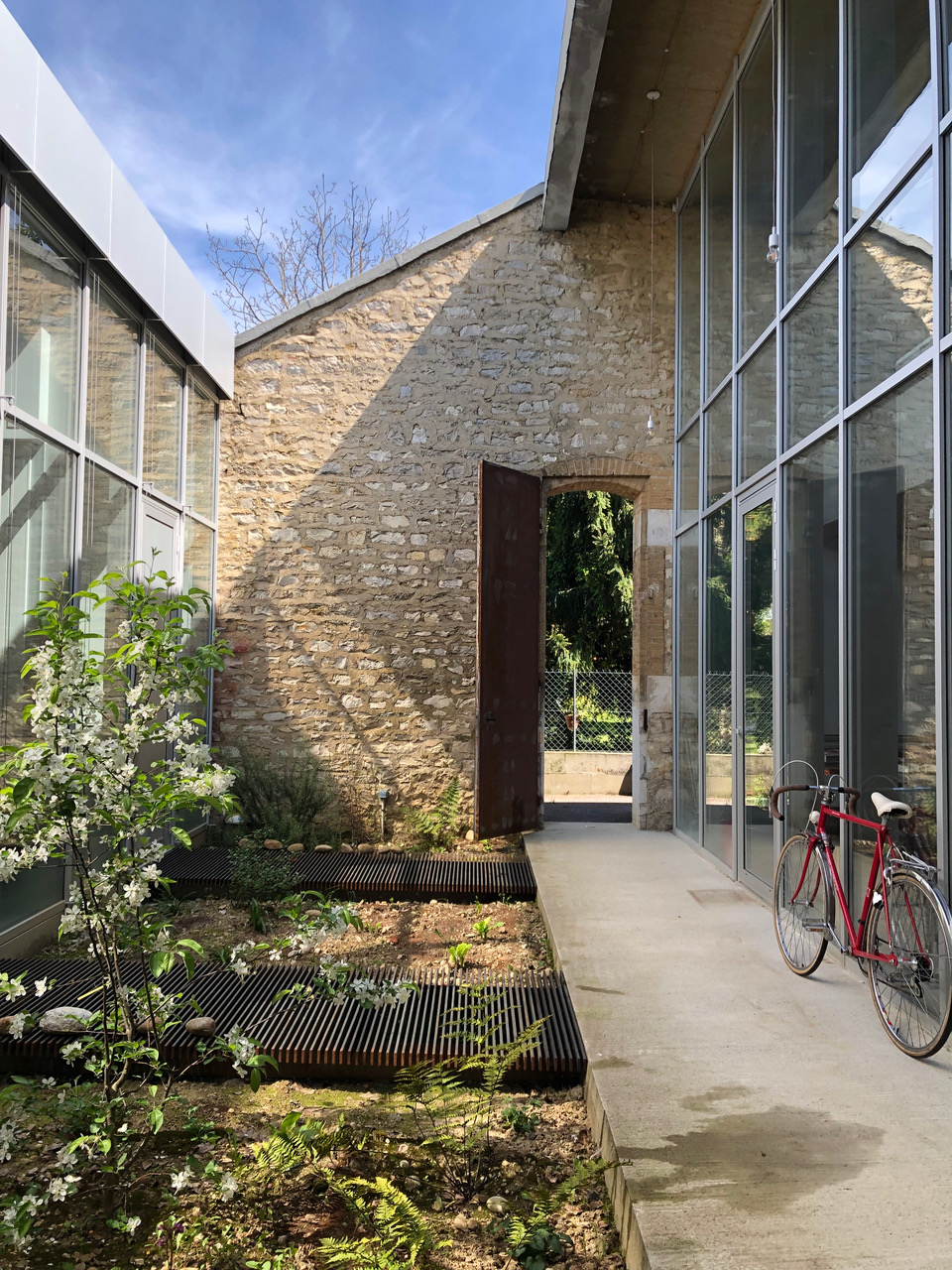 RUE DE LA CITADELLE BUREAU PARTAGÉ 43 m² ENV.