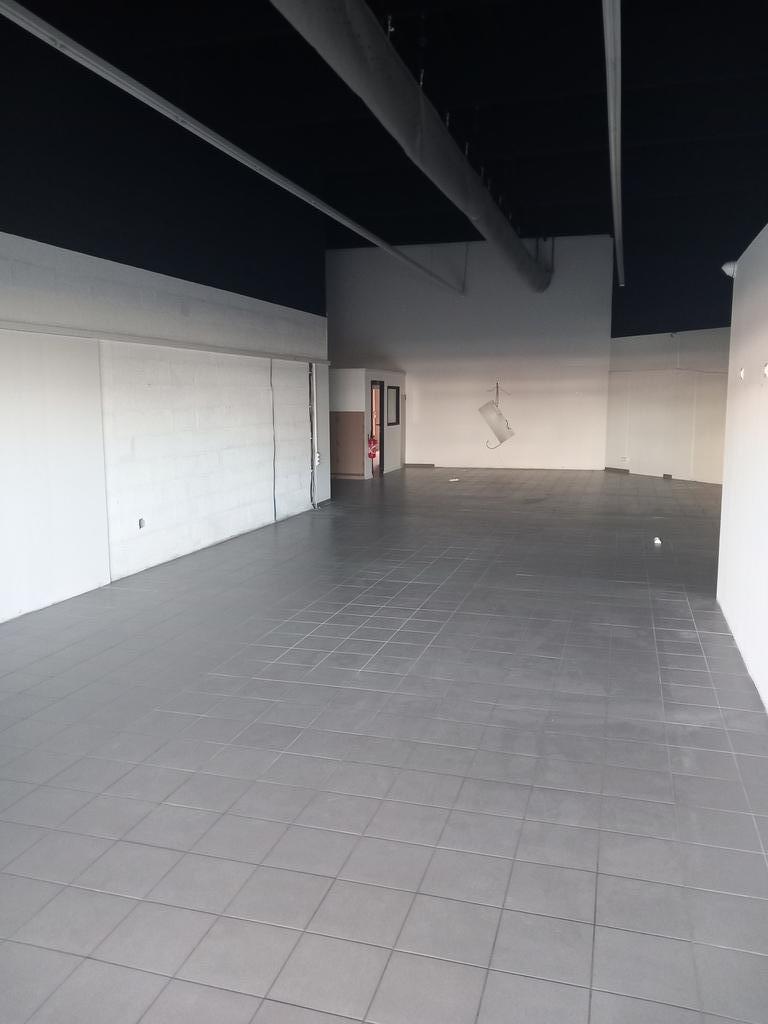 A louer - RETAIL PARK - Cellule de 214m²