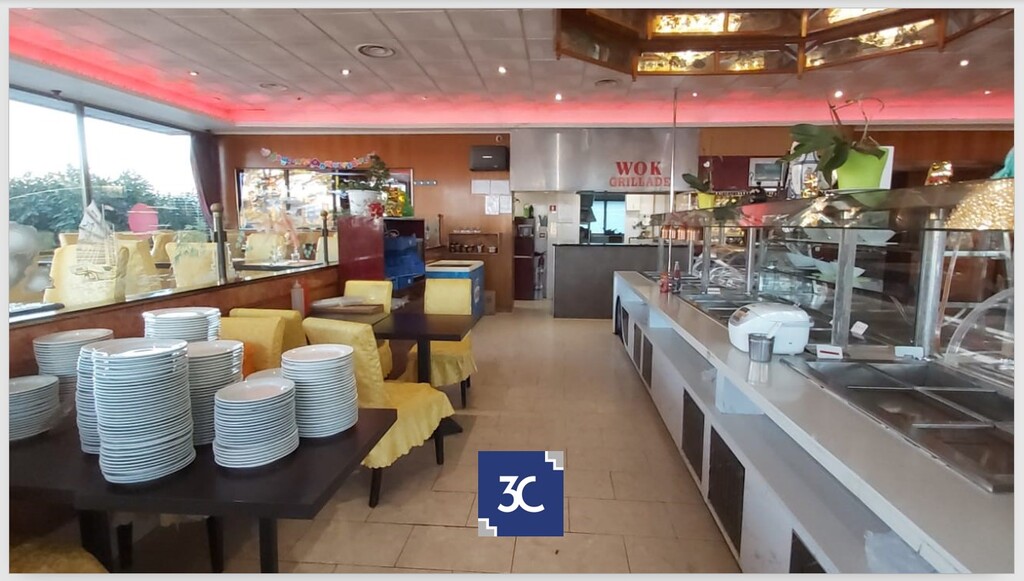 Fonds restaurant secteur Guyancourt tte activité 350 m2 park