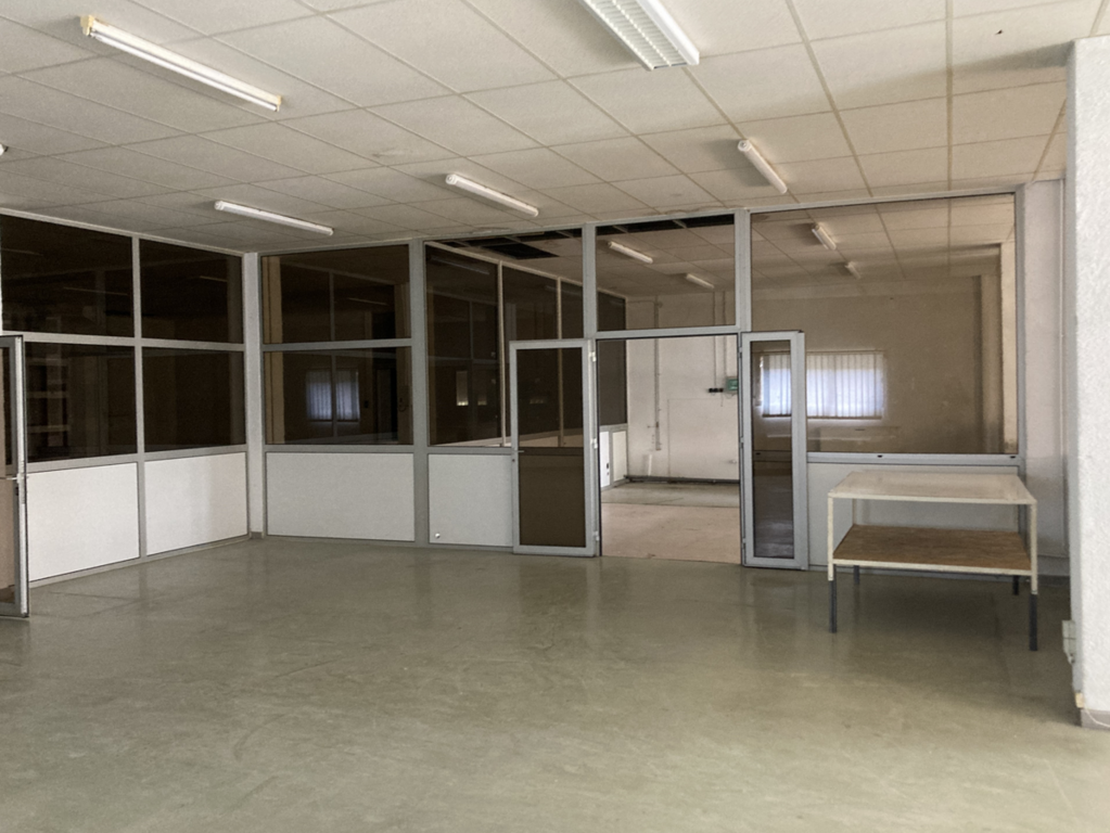 Local professionnel 450m² - Proximité Valréas et Grignan