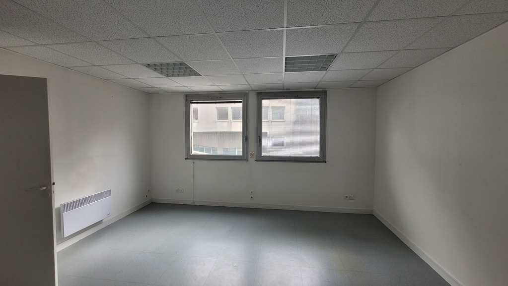 A LOUER Bureaux 80m² - 1er étage PMR - Quartier des Halles -