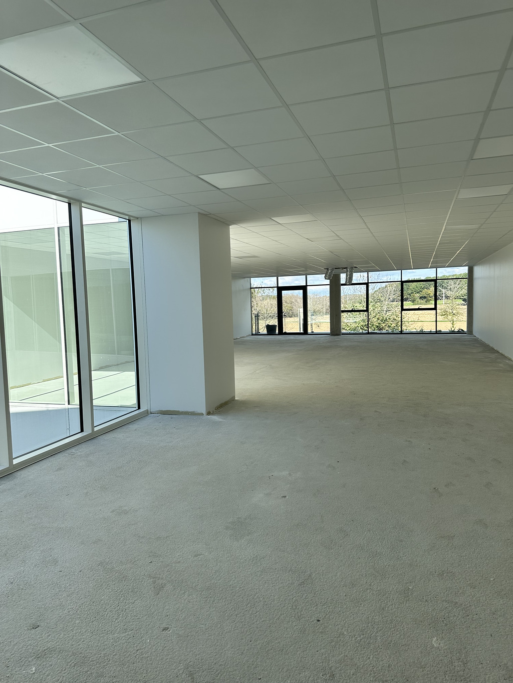 BOURG EN BRESSE ZONE D'ACTIVITÉS CAP EMERAUDE - L'ATRIUM - B