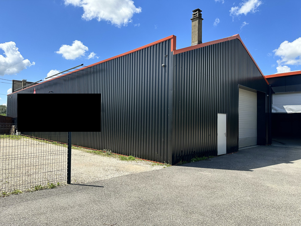 Entrepôt + bureaux et mezzanine 240 m² à Tossiat - Bord RN