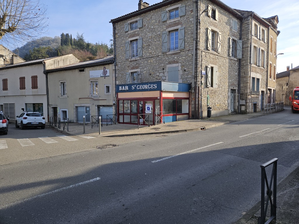 CAFÉ BAR AVEC LICENCE IV