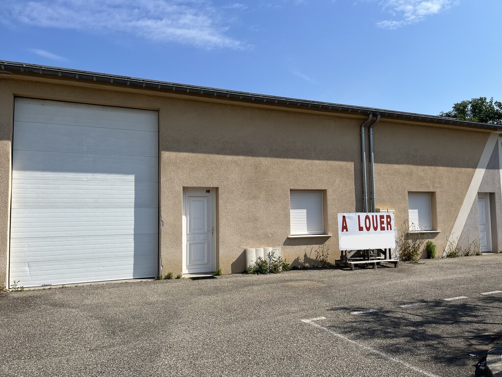 Local d'activité avec bureau 180m²