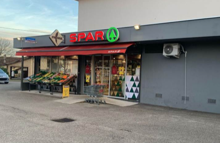 À louer local situé aux Vennes à Bourg en Bresse  233 m² 