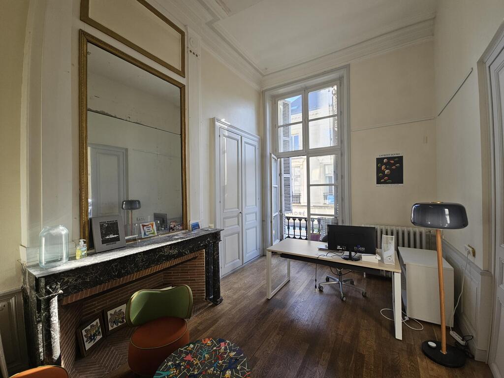 Bureaux sur la rue Nationale à Tours.