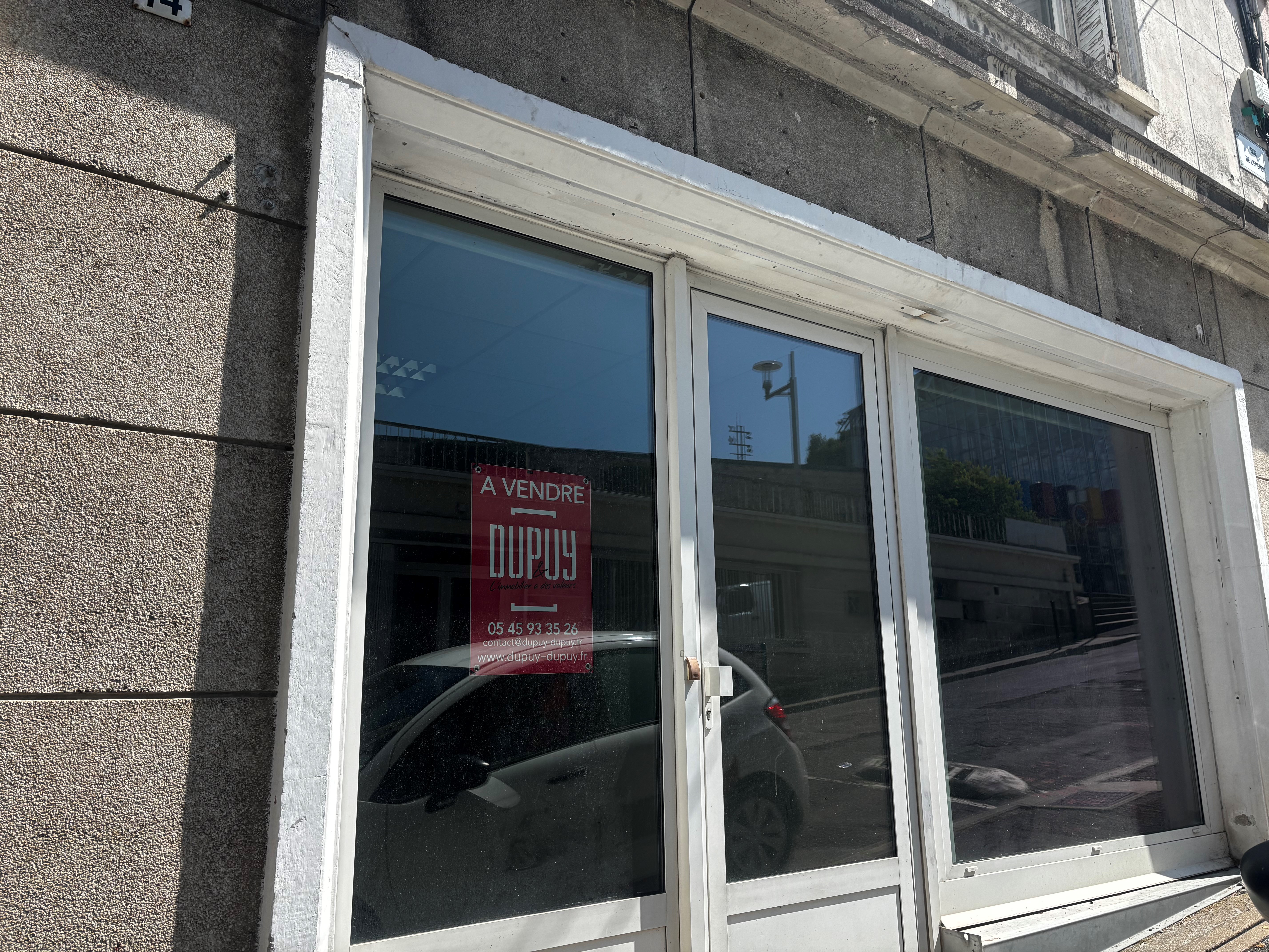A VENDRE - Local commercial 59.90 m² - Centre ville Angoulêm
