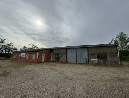 IMMEUBLE D'ACTIVITÉS AVEC TERRAIN IMMEUBLE D'ACTIVITÉS AVEC TERRAIN