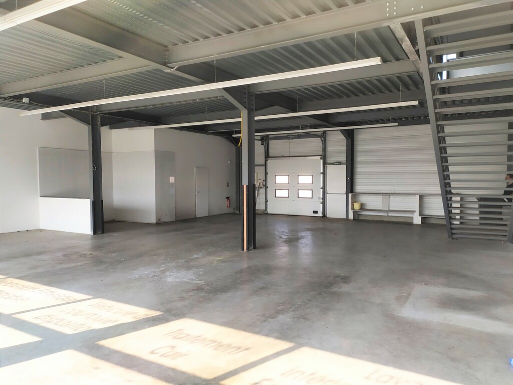 Local d'activités et bureaux 400m²