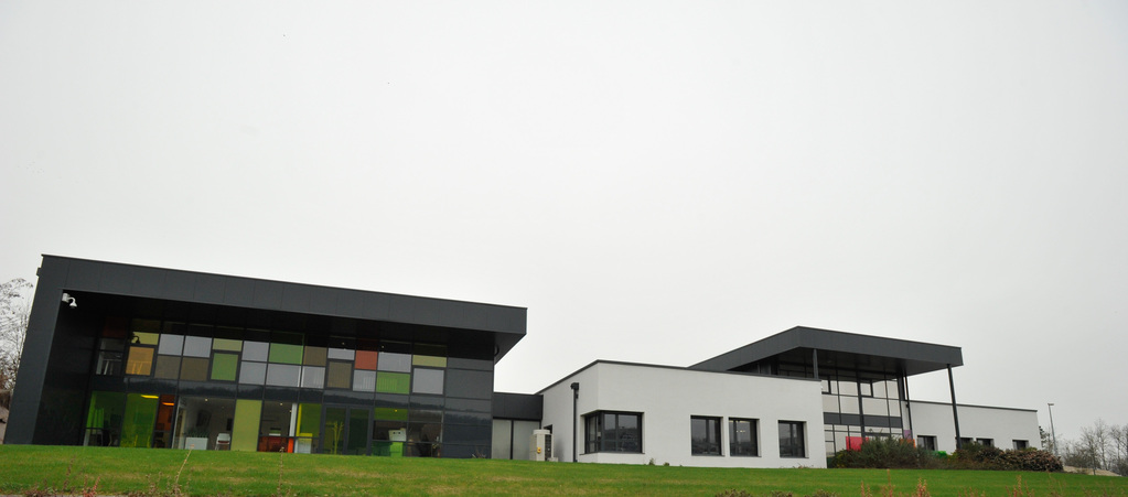 ENSEMBLE IMMOBILIER (BUREAUX) + PARKING + TERRAIN ENSEMBLE IMMOBILIER (BUREAUX) + PARKING + TERRAIN