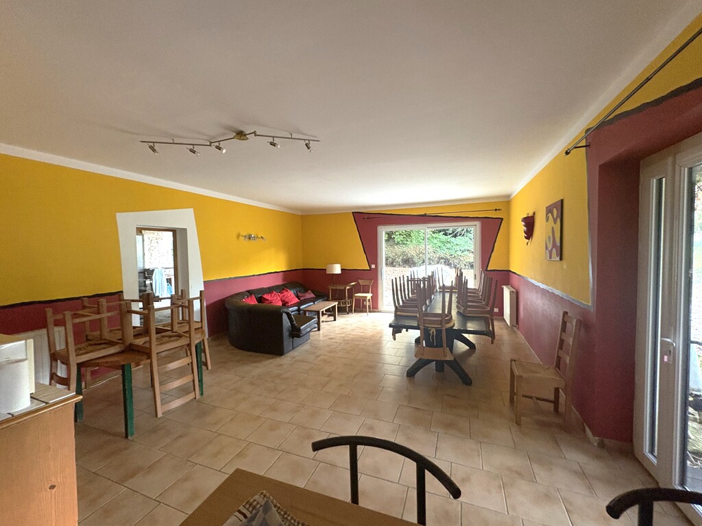 À vendre - Bâtisse en pierre avec gîte, piscine et dépendanc