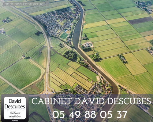 VIENNE (86). A vendre terrain nu de 18 000m2 environ en zone