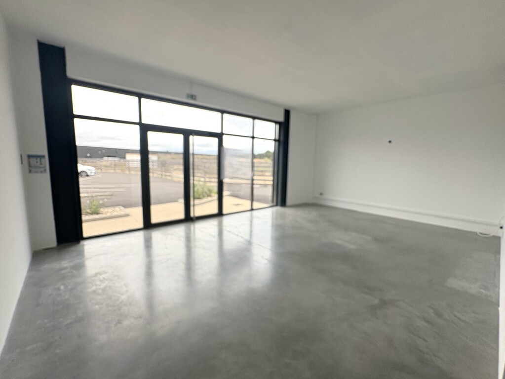 Local commercial / artisanal de 125m²