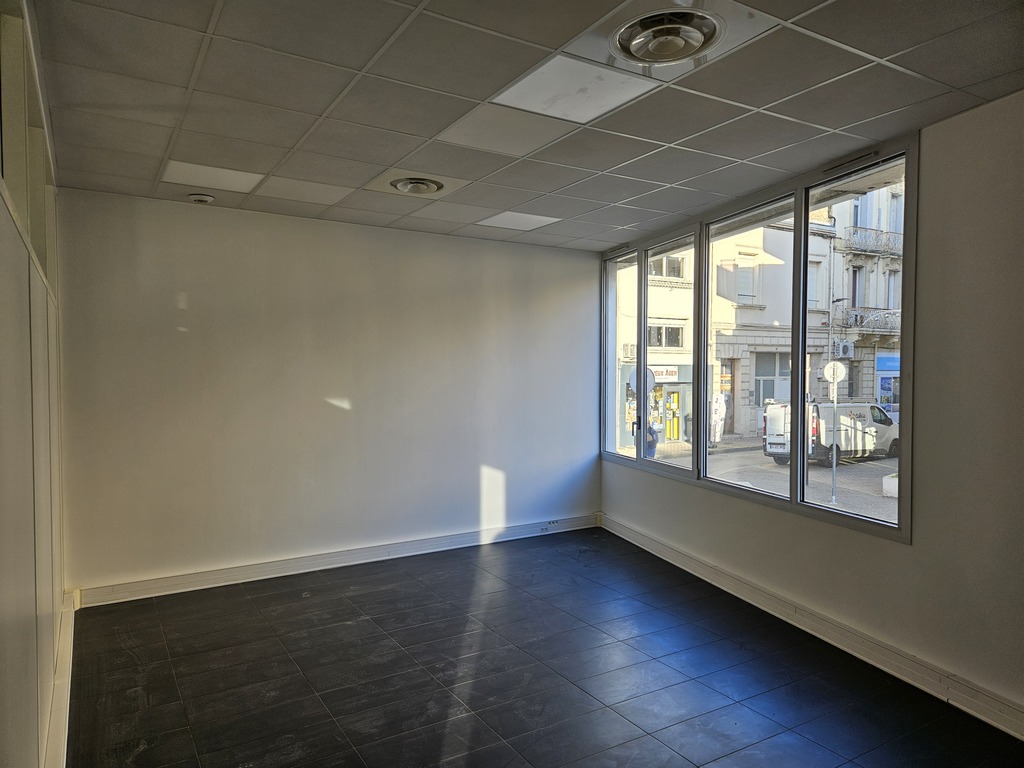LOCATION ENSEMBLE DE BUREAUX A AGEN