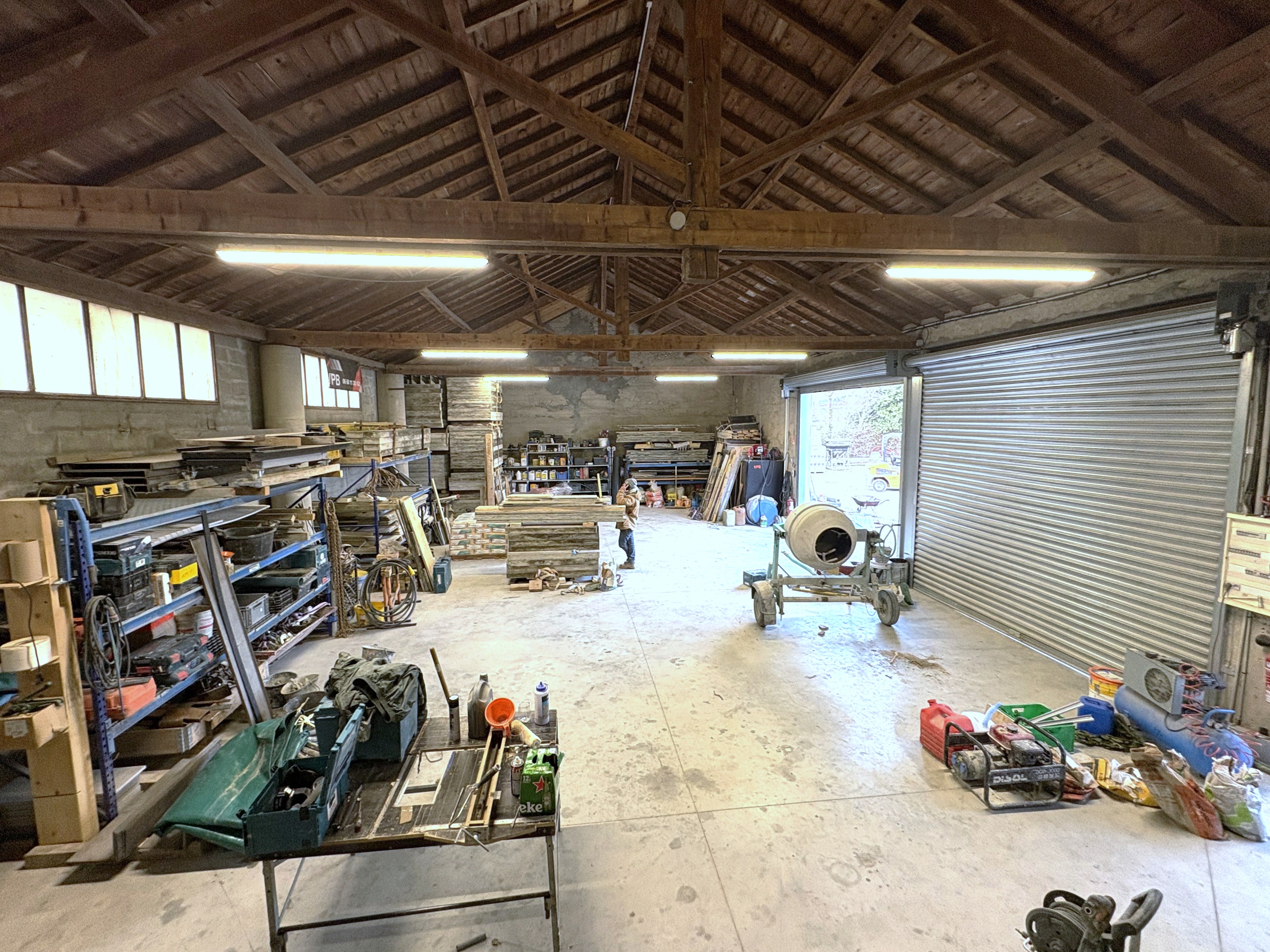 LOCAL D'ACTIVITÉS 250m² AVEC GRAND TERRAIN