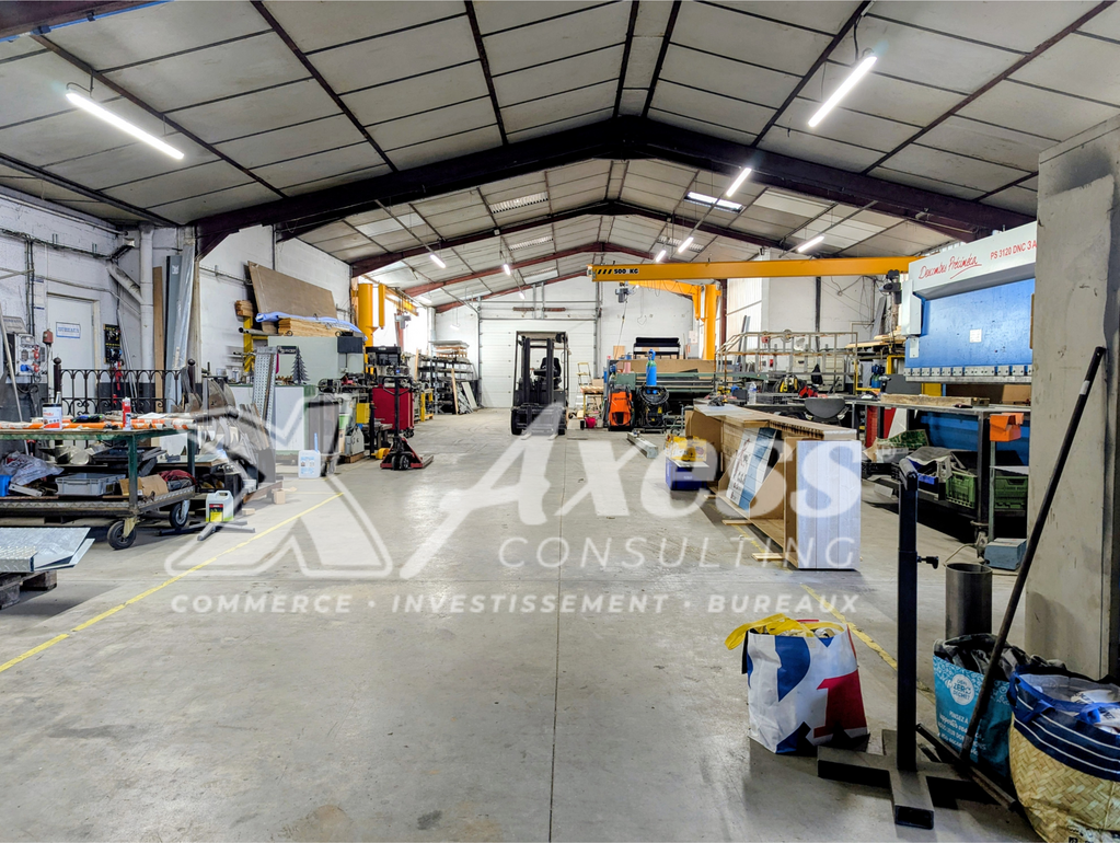 VIRIAT  ACCES ROCADES: Bâtiment d'Activité 600 m²