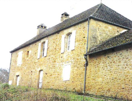 MAISON D'HABITATION + DEPENDANCES AGRICOLES SUR TERRAIN DE 2 HEC