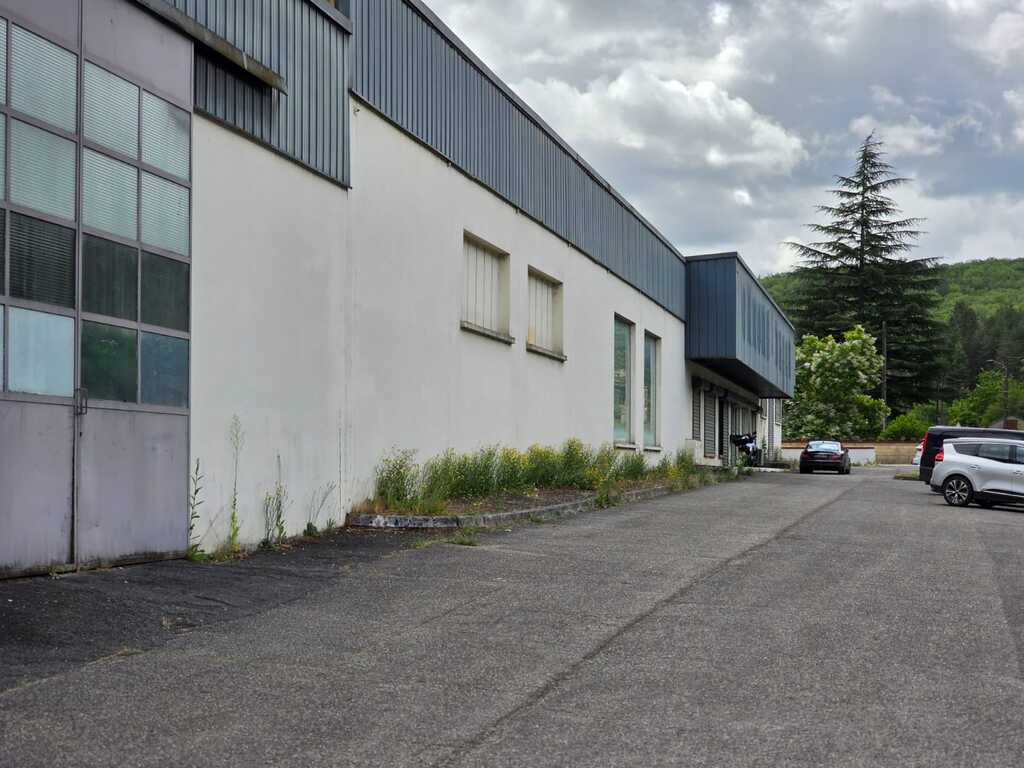 Magnifique bâtiment de 3 600 m² - Grand potentiel