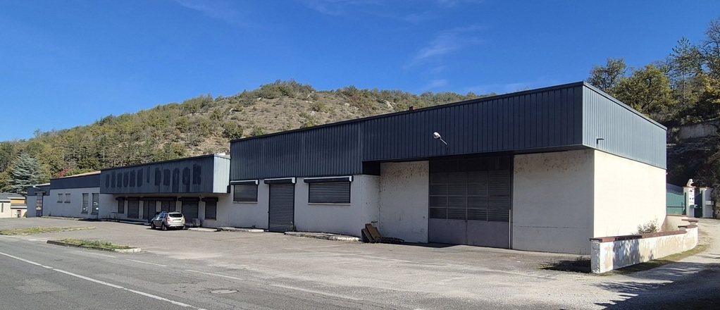 LOCATION BATIMENT 3600 m²