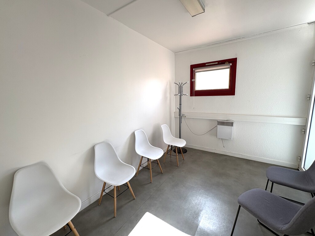 Bureau professionnel de 10m² - espaces communs et parking pr